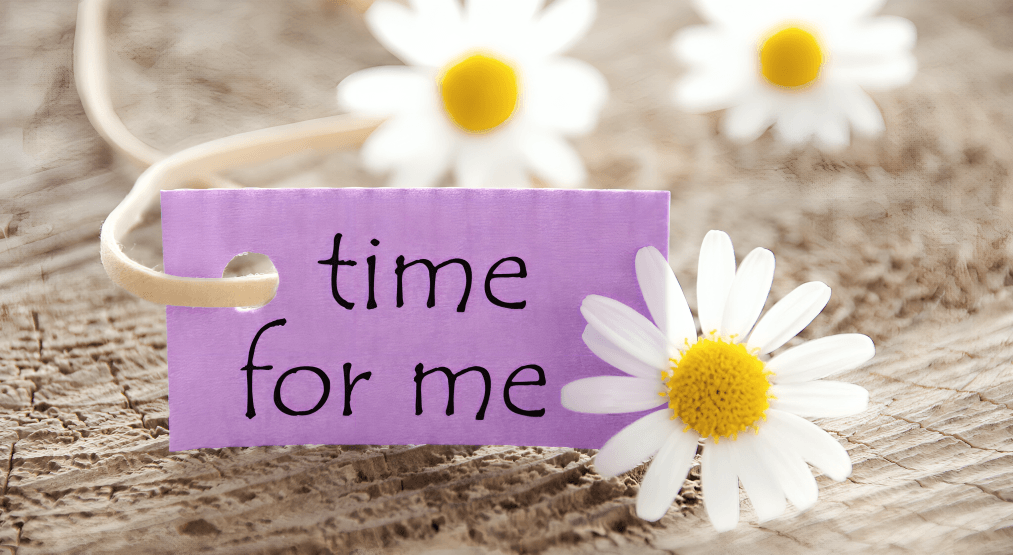 "Time for me" tag with daisies on wood.