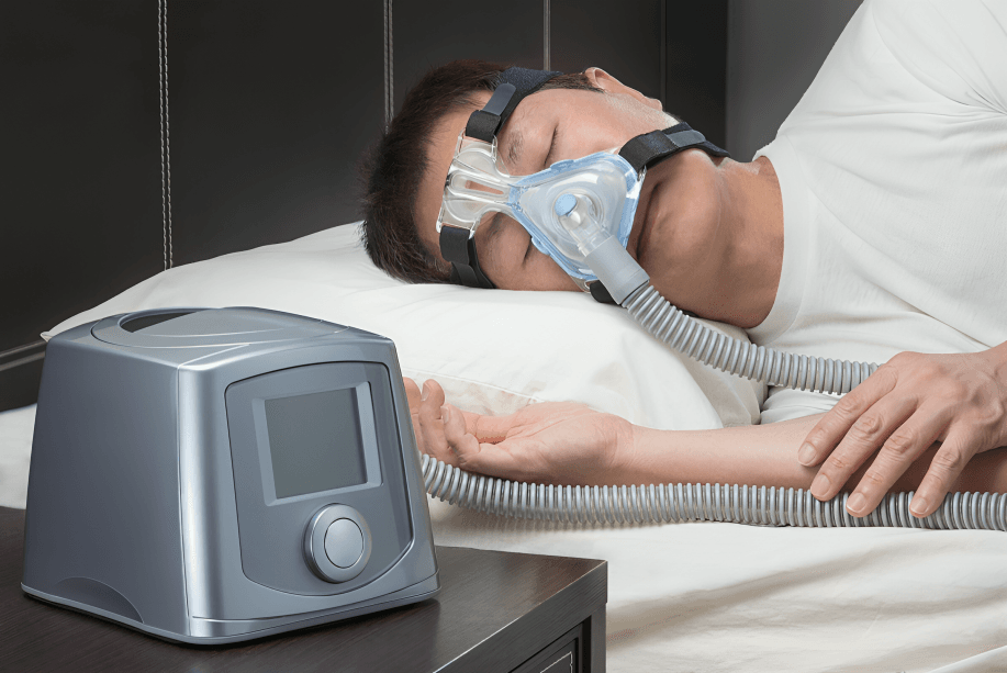 A man sleeping with a CPAP machine and mask.